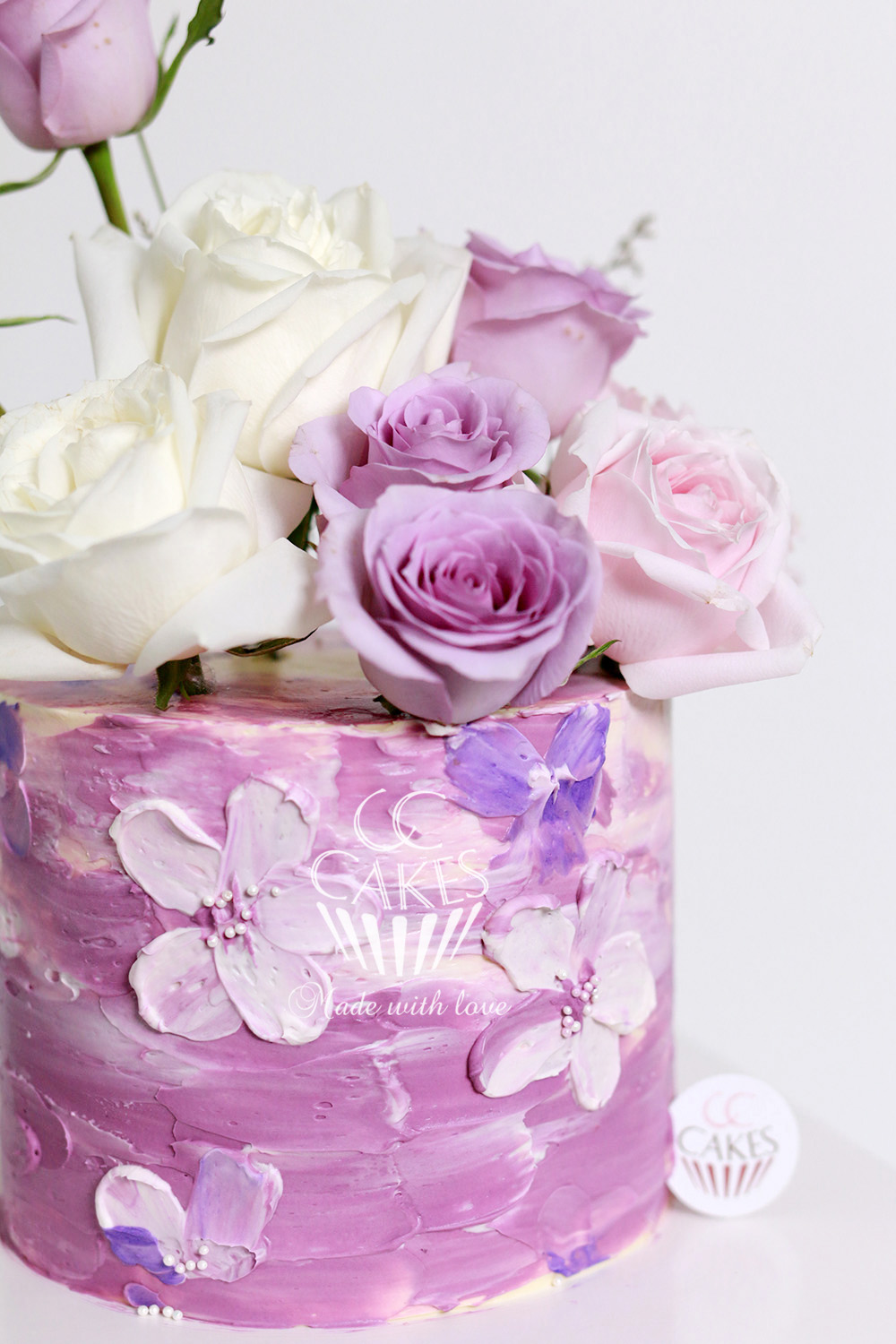 紫色奶油裱花抹面蛋糕